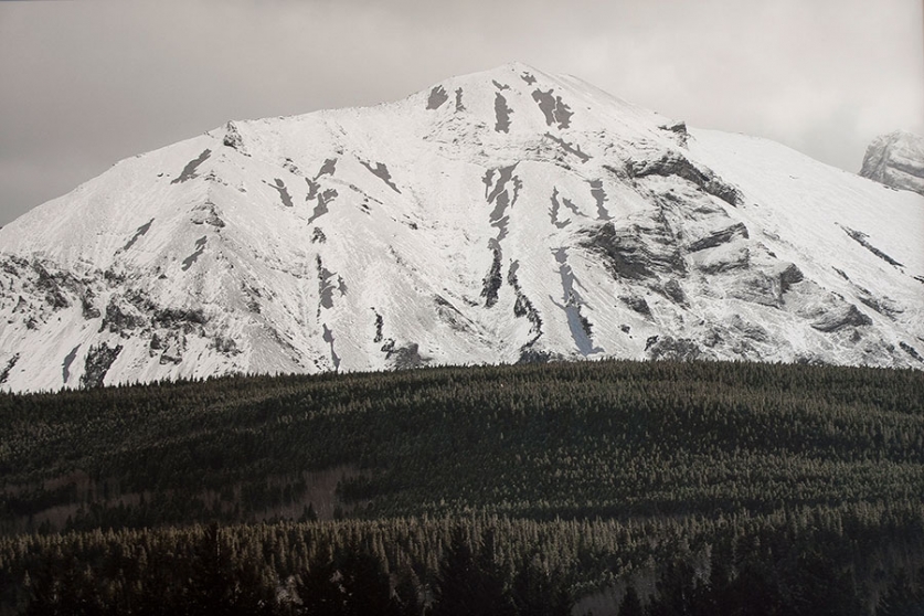 https://api.mirunadragan.com/files/gimgs/th-12_Dragan06_TheMountainsAreMirrors1-web.jpg